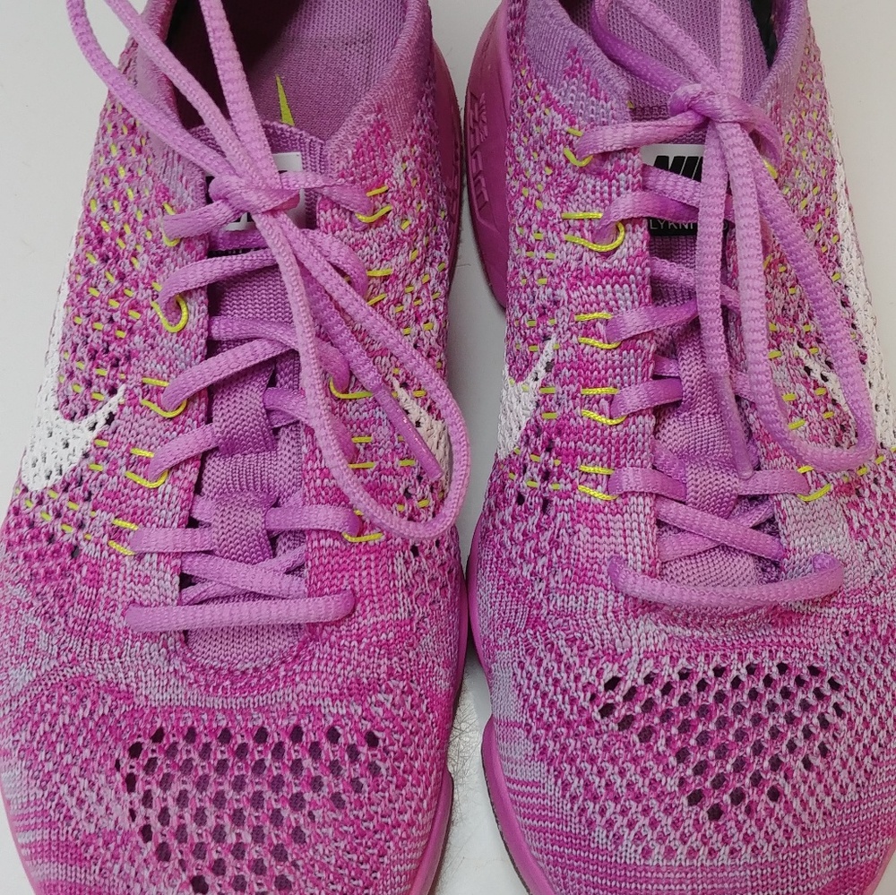 Women's Size 6 Nike Flynit Zoom